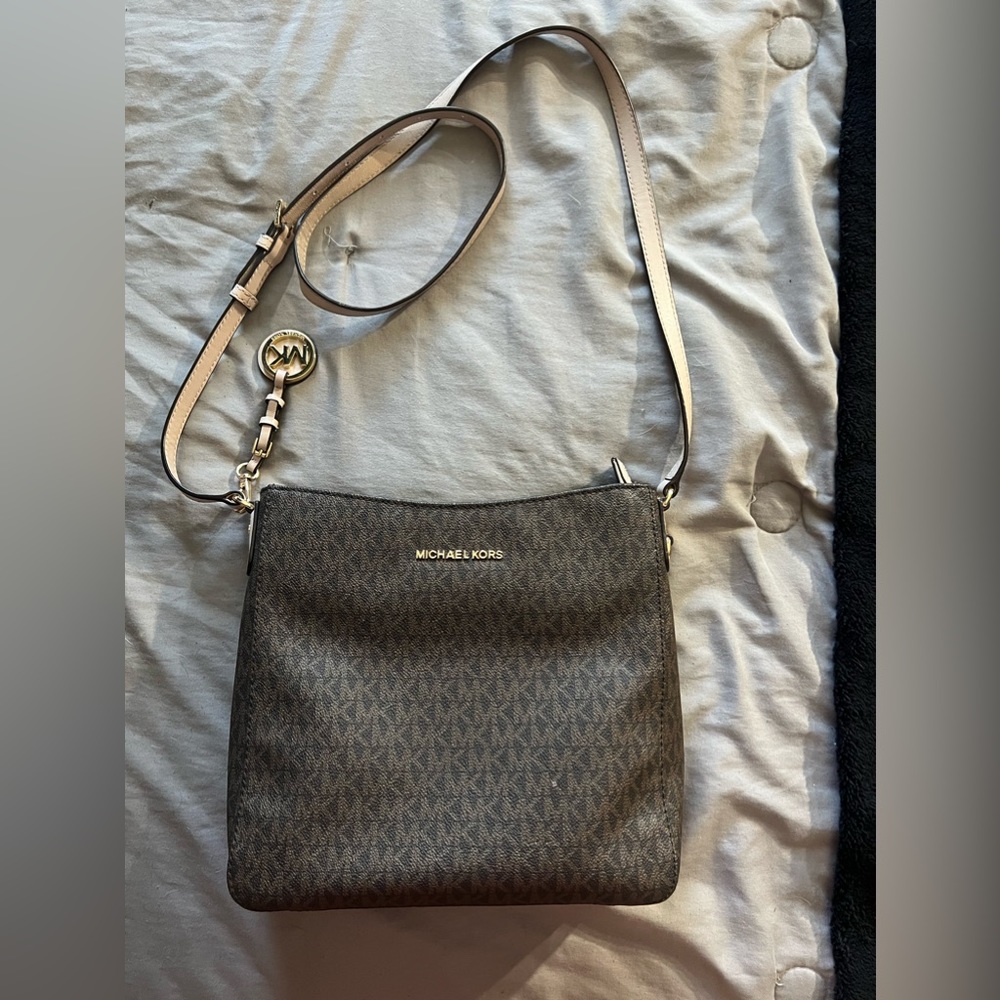 Michael Kors side bag 🫶🏼